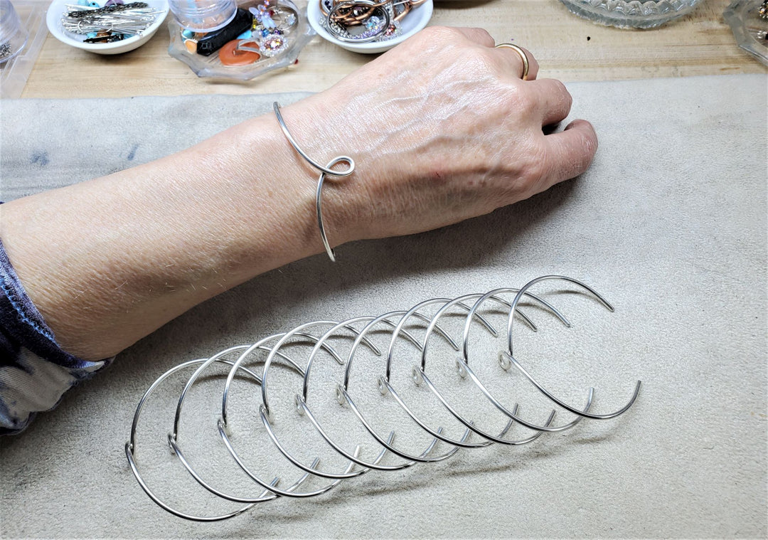 Silver Wire Sculpted Teardrop Bangle