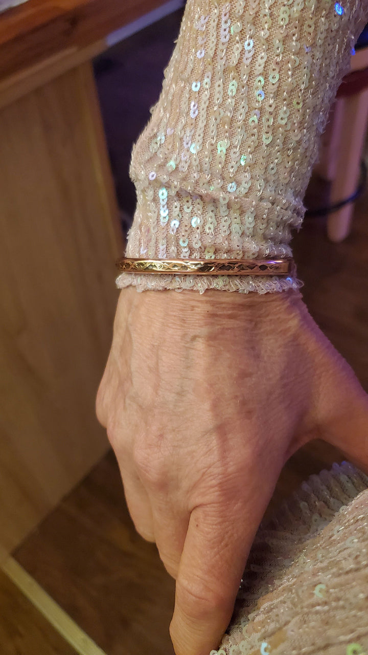 AMD1289Handmade 2 ounce 6 Gauge Copper Hammered BIGGA BangleJewelryBracelet$ 50.00Alexa Martha Designs