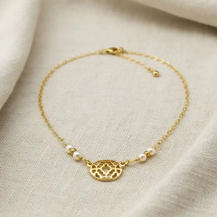 As Seen on Molly Ringwald Gold Filled Pearl Choker Necklace showcasing delicate design with gold chain and pearls.