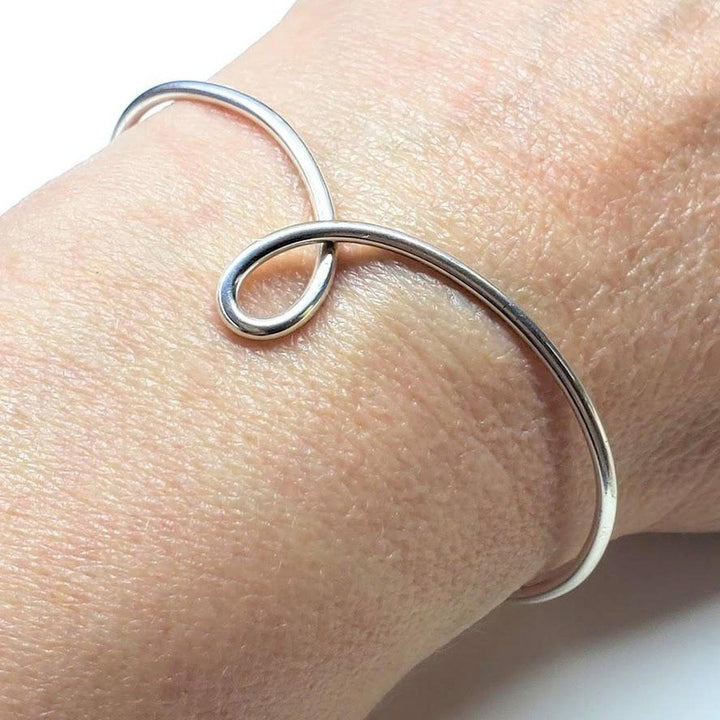 Silver Wire Sculpted Teardrop Bangle